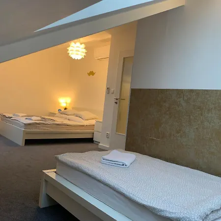 Little Tom Apartments Prag Exterior foto