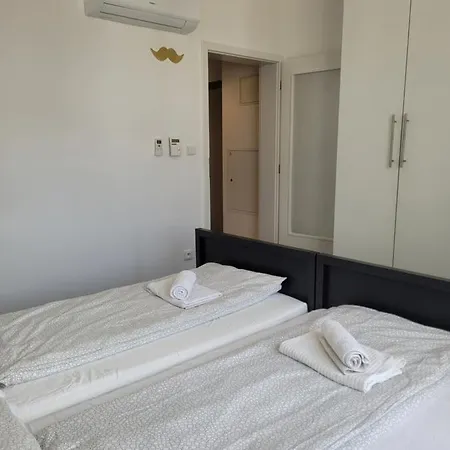 Little Tom Apartments Prag Exterior foto