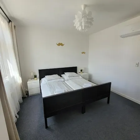 Little Tom Apartments Prag Exterior foto